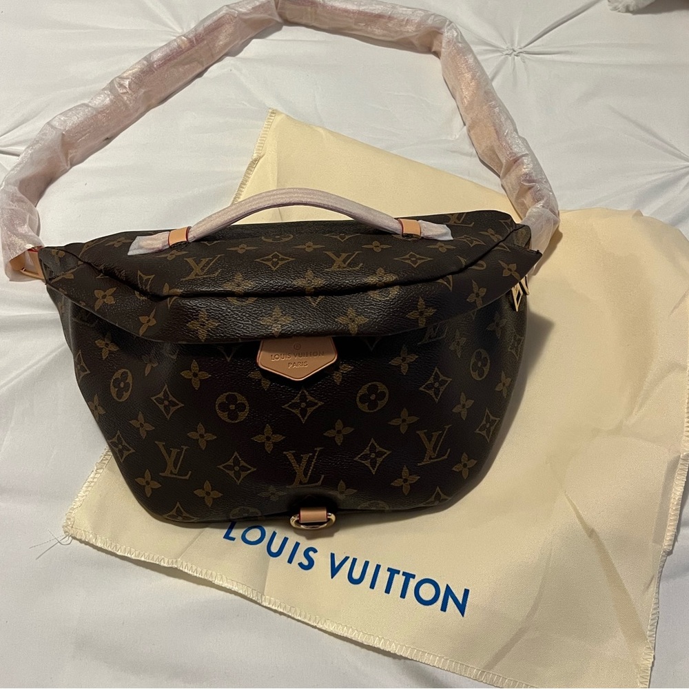 Brand new bumbag purse. No this is NOT Authentic.